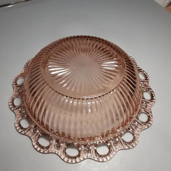 9 1/2" pink depression glass serving bowl - Picture 4 of 9